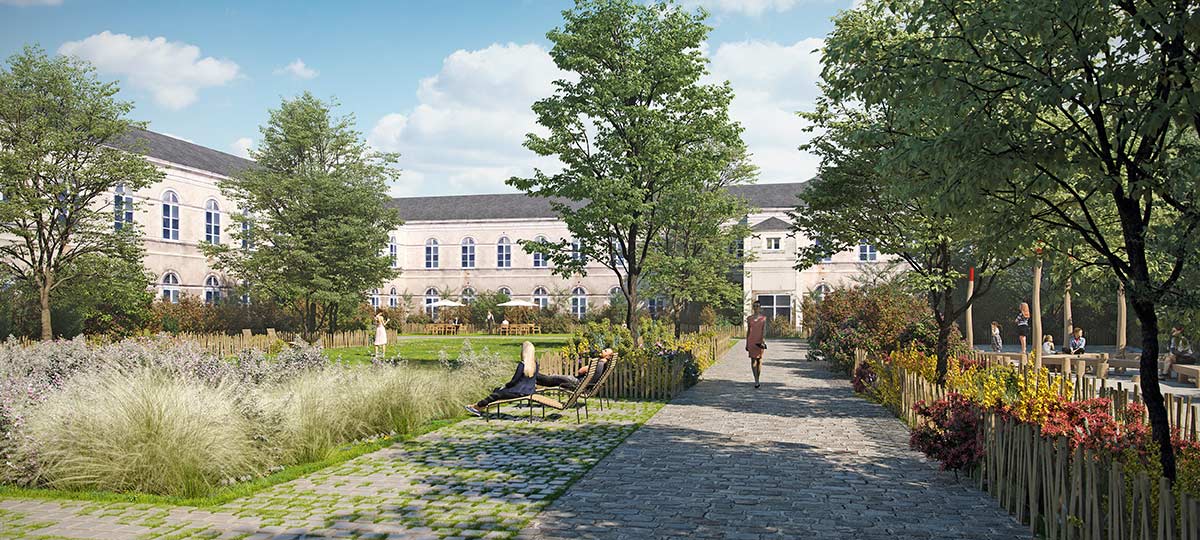 Vue d'un nouveau jardin public verdoyant et arboré, situé dans le quartier Carmes-Madeleine à Orléans, accessible depuis la rue Stanislas-Julien. Le jardin offre un espace de détente et de loisirs avec des jeux pour enfants en bois. Un chemin pavé traverse le jardin, bordé de plantations de différentes hauteurs et couleurs. À gauche, un espace engazonné avec des chaises longues invite à la relaxation. Au fond, les bâtiments historiques de l'ancien hôpital, réhabilités, donnent sur le jardin. L'ensemble crée un espace public agréable et familial, mêlant nature et patrimoine.